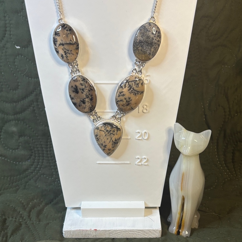 Artistic Black and Tan Pendant Necklace